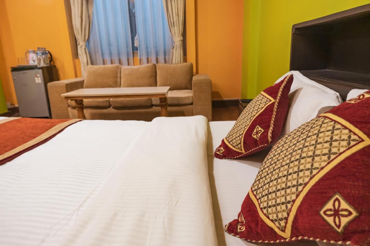 Nepalaya Hotel カトマンズ エクステリア 写真