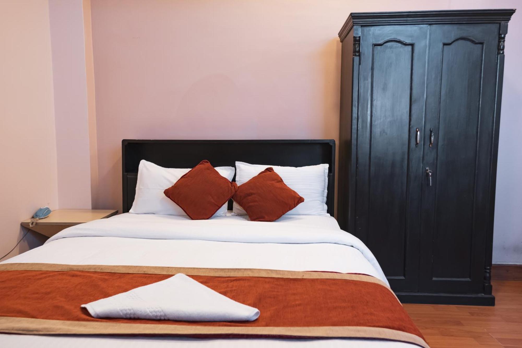 Nepalaya Hotel カトマンズ エクステリア 写真