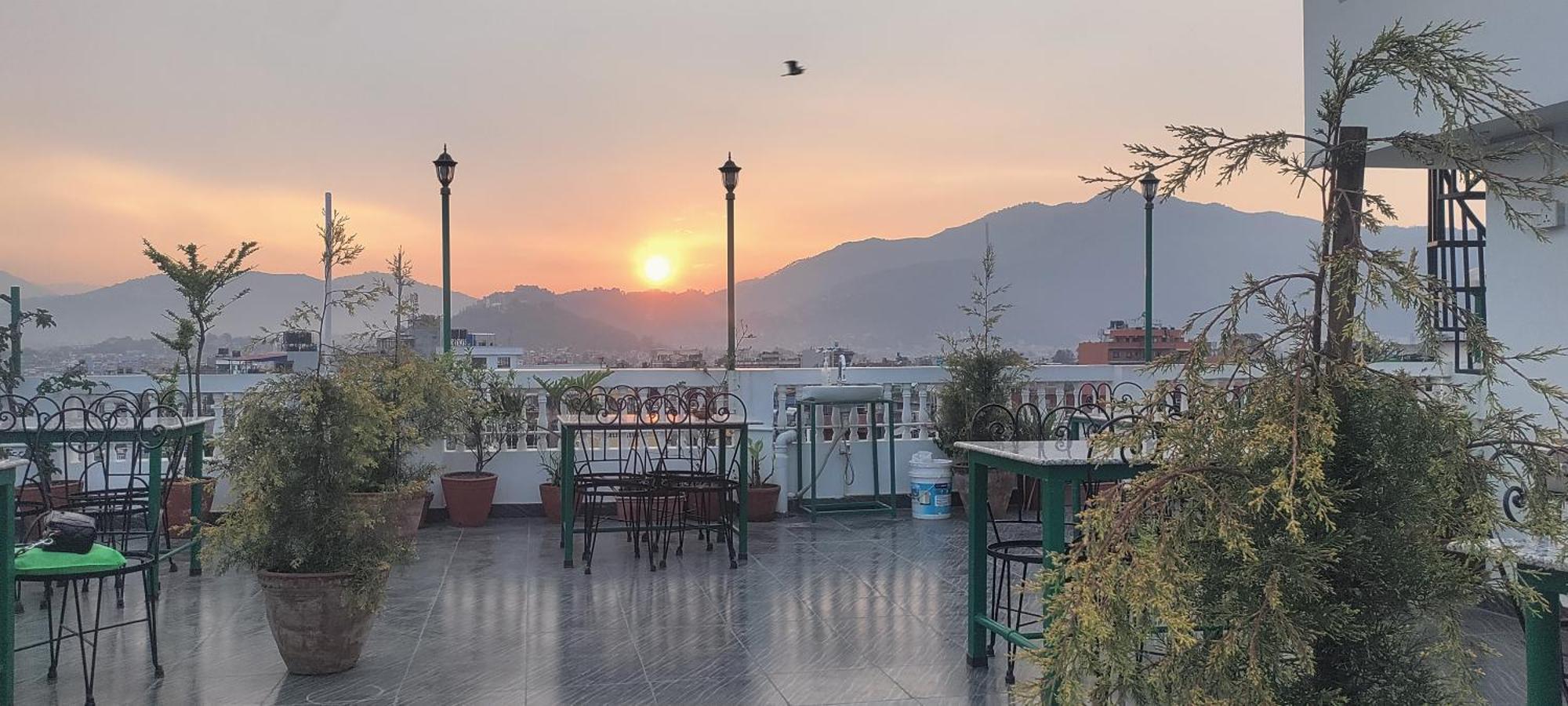 Nepalaya Hotel カトマンズ エクステリア 写真
